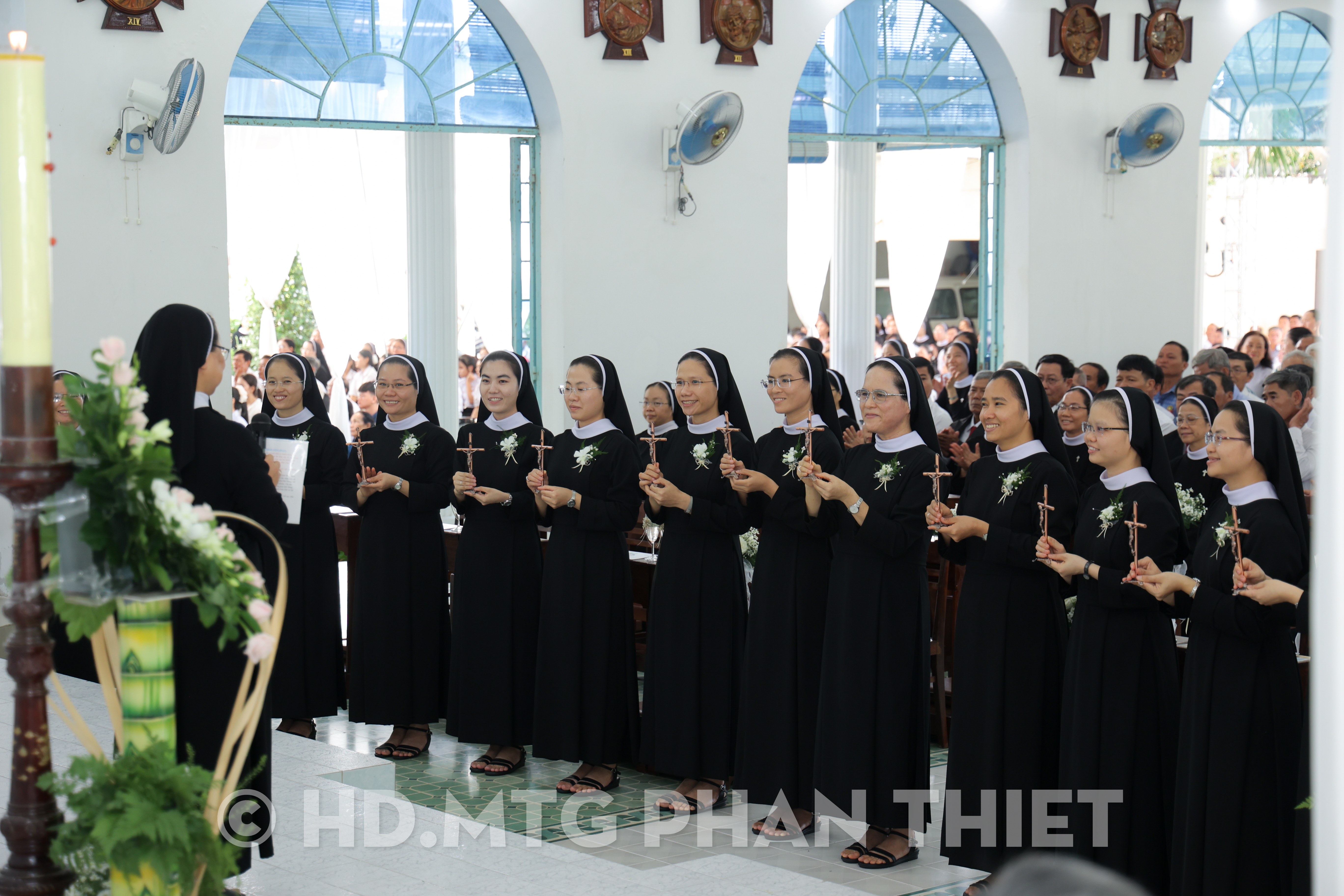 Dòng Mến Thánh Giá Phan Thiết: 16 nữ tu khấn trọn